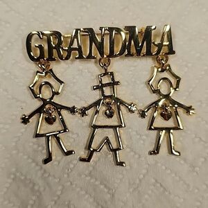 Grandma Brooch 👵